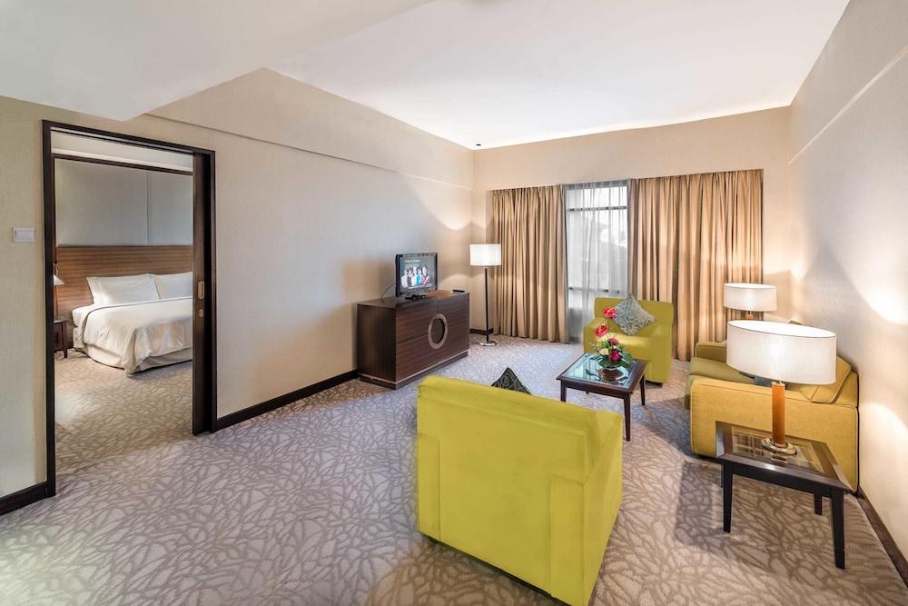 Eastin Hotel Kuala Lumpur Петалинг Джая Екстериор снимка Suite
