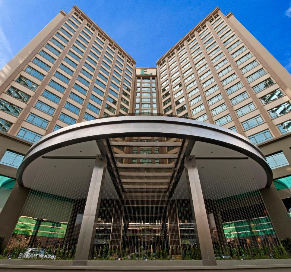 Eastin Hotel Kuala Lumpur Петалинг Джая Екстериор снимка The entrance of the hotel