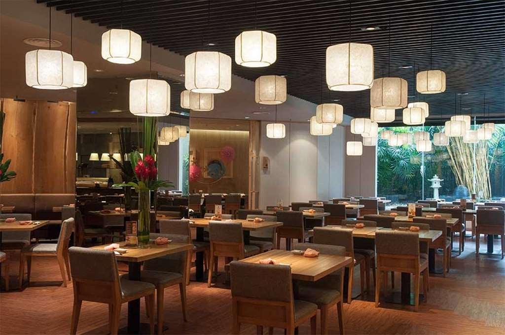 Eastin Hotel Kuala Lumpur Петалинг Джая Ресторант снимка Interior of a restaurant
