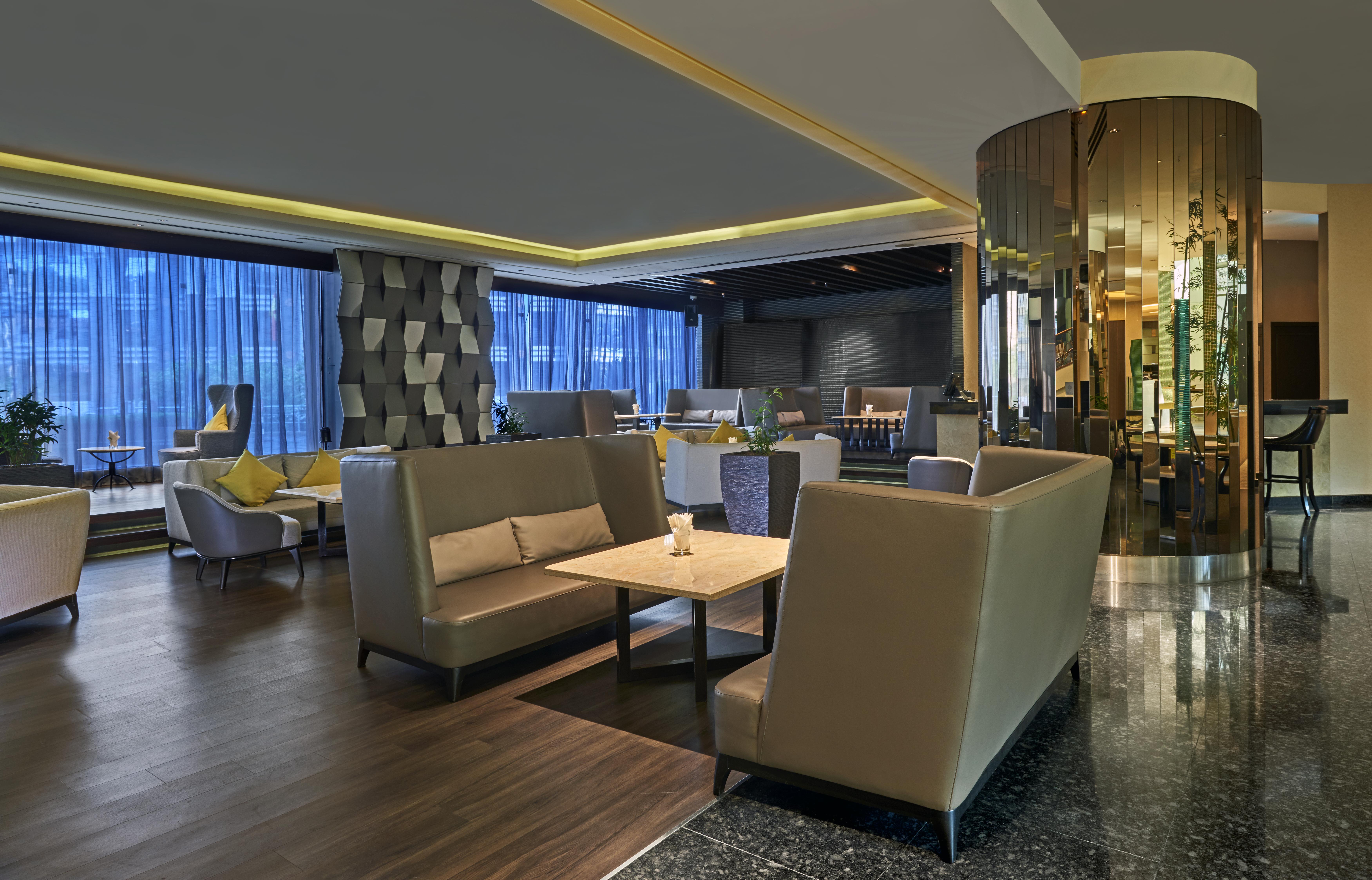 Eastin Hotel Kuala Lumpur Петалинг Джая Екстериор снимка The Lounge at the airport
