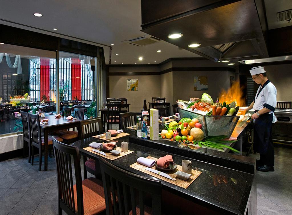 Eastin Hotel Kuala Lumpur Петалинг Джая Екстериор снимка A restaurant in a hotel