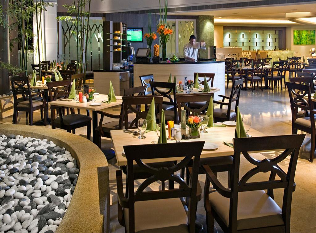 Eastin Hotel Kuala Lumpur Петалинг Джая Екстериор снимка The interior of the restaurant