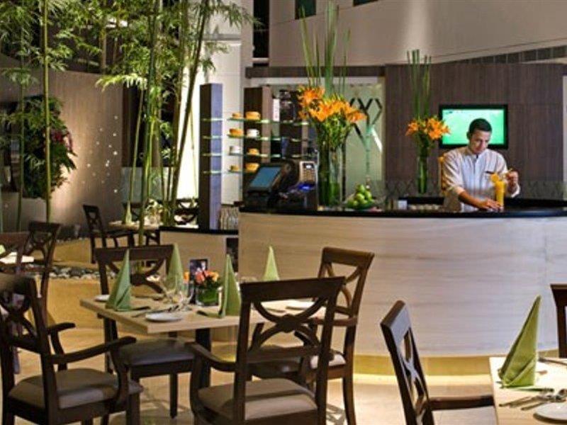 Eastin Hotel Kuala Lumpur Петалинг Джая Екстериор снимка The interior of the restaurant