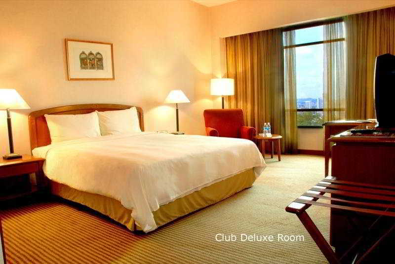 Eastin Hotel Kuala Lumpur Петалинг Джая Екстериор снимка Club Deluxe Room